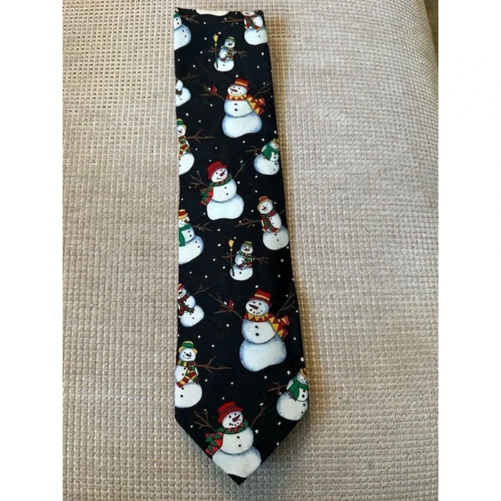 Hallmark yule tie